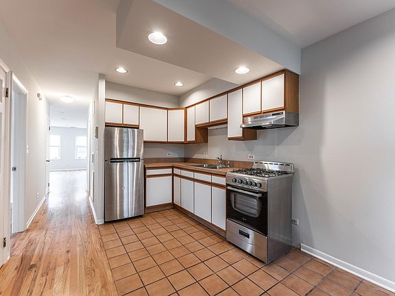 3rd image of 4650 N Francisco Ave #2