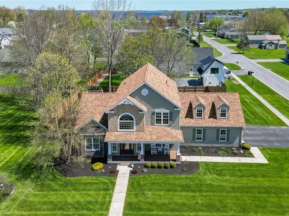 400/402 Edmund St, Sackets Harbor, NY 13685
