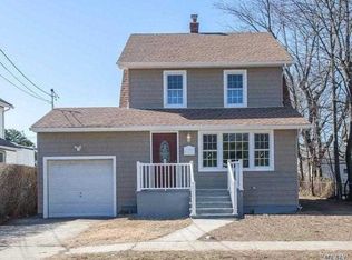 525 Farrington Rd, Oceanside, NY 11572