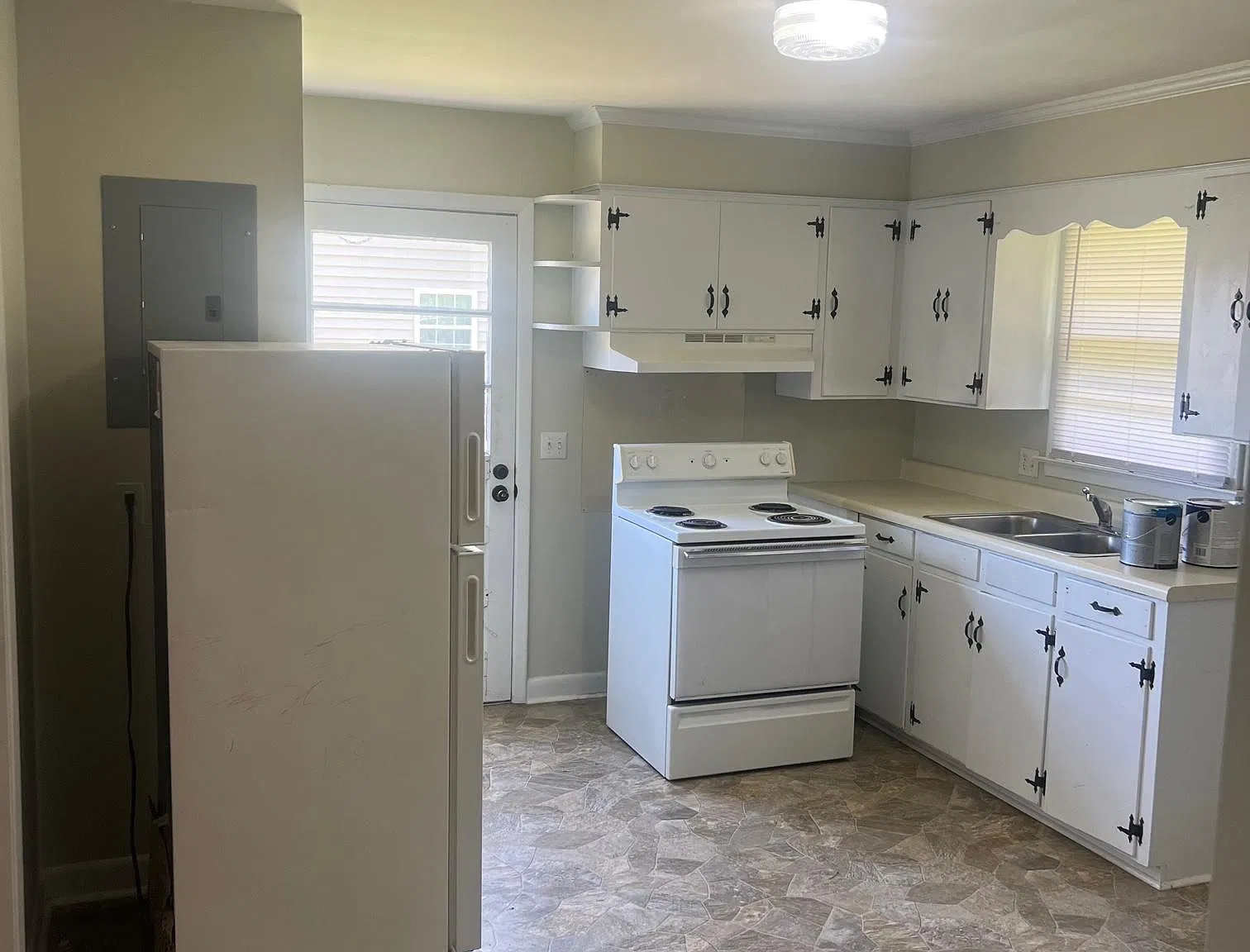2 bed, 1040 sqft, $1,100 — Photo 3