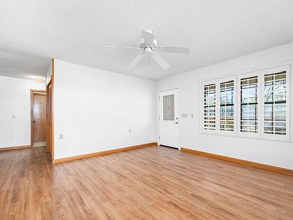 3rd image of 10454 Wildwood Dr