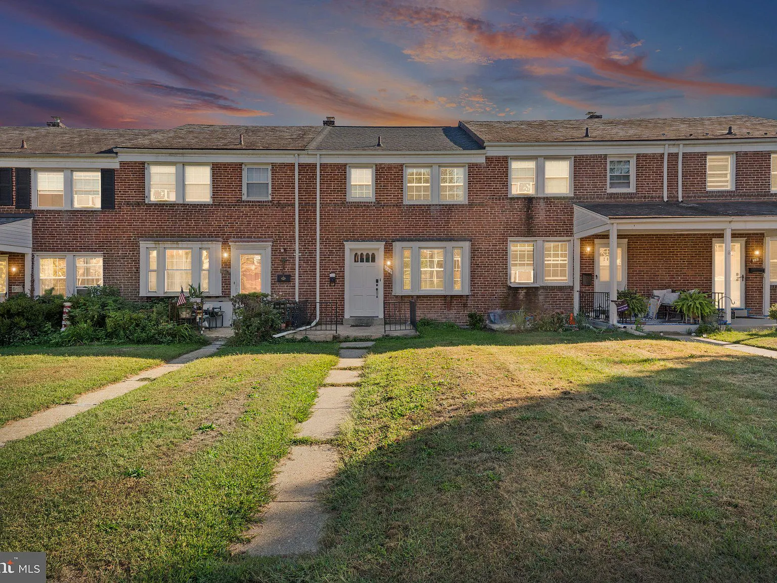 3 bed, 1.0 bath, 1440 sqft, $2,600 — Photo 1