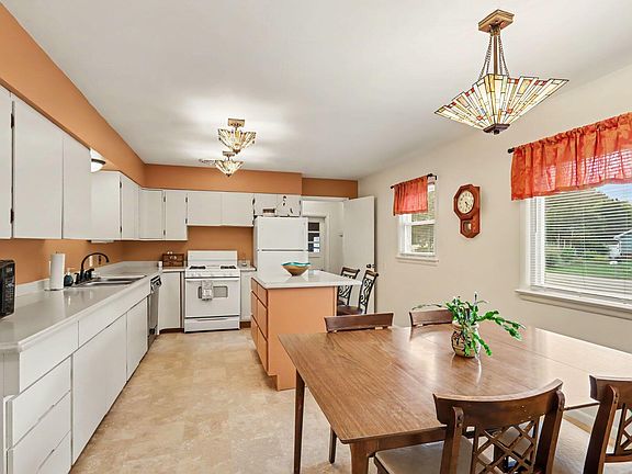 5th image of 8137 Lorac St