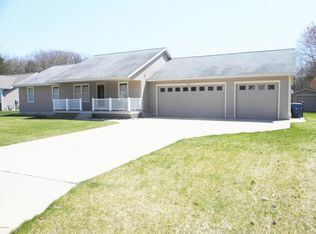2771 Primrose Creek Dr, Fruitport, MI 49415