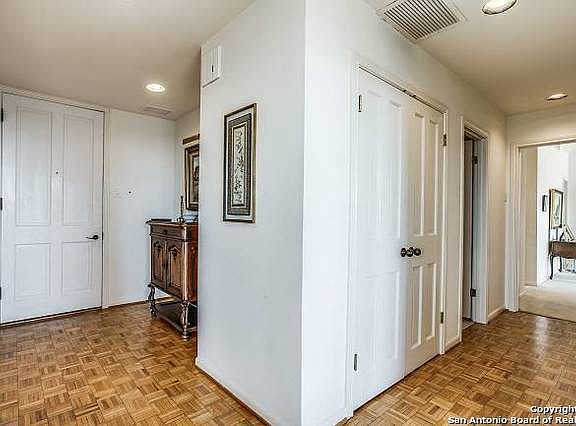 2nd image of 4001 N New Braunfels Ave #1004