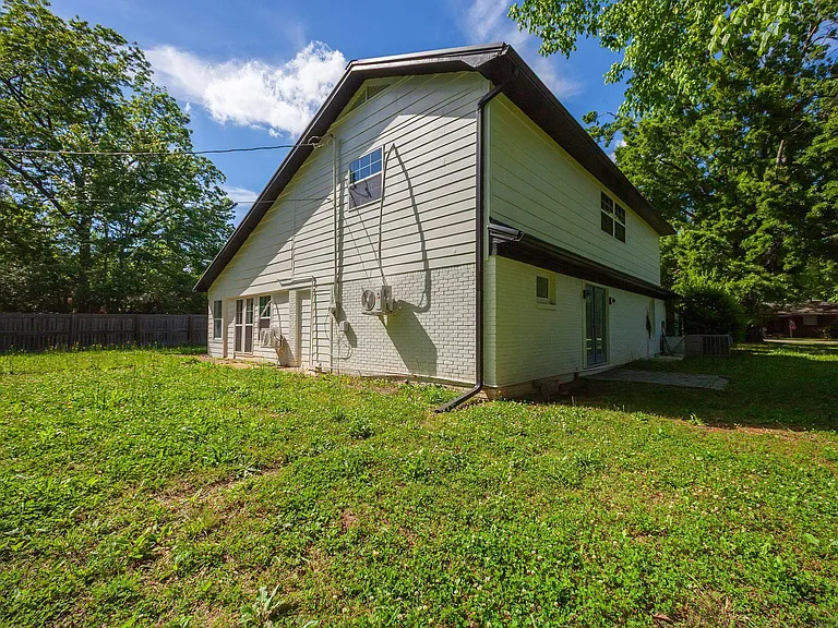 90 Shaw Ln — Photo 9