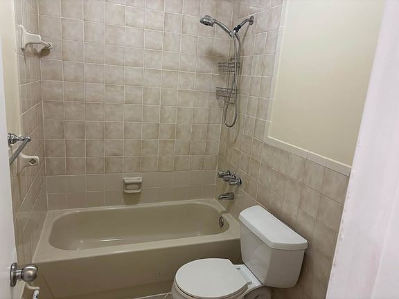 3rd image of 1270 W 41st St APT 205
