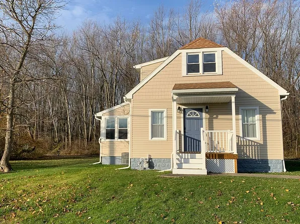 345 Rowe St, Conneaut, OH 44030