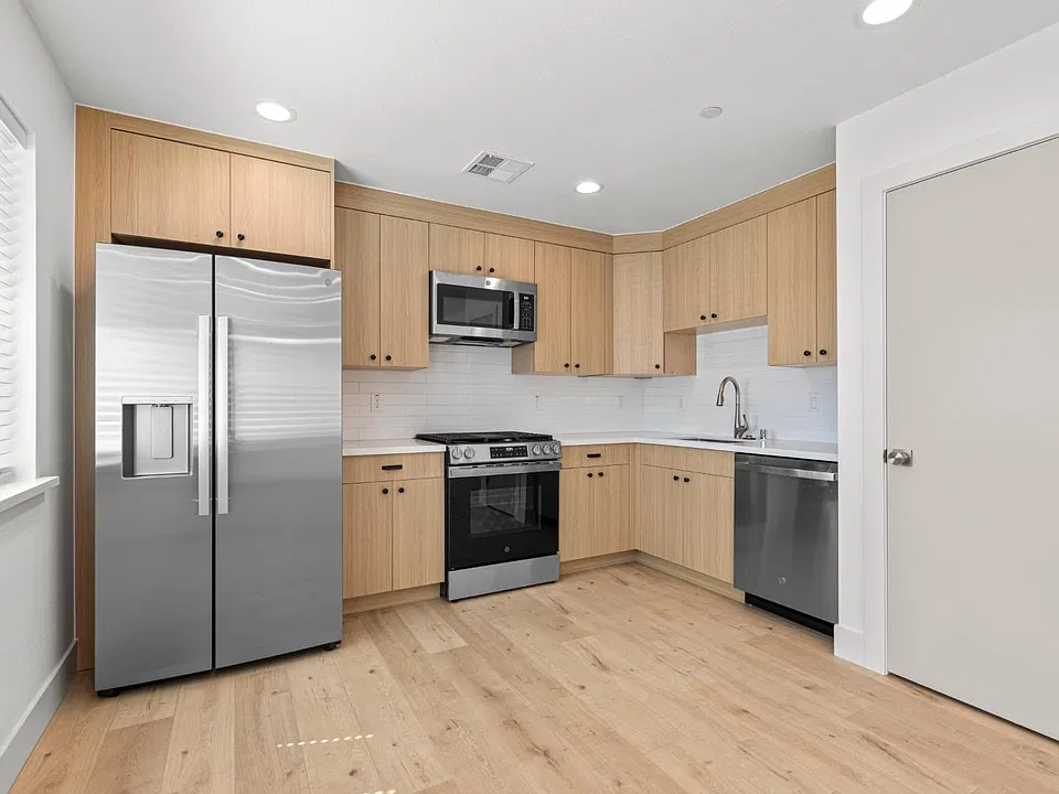 107 B St #B