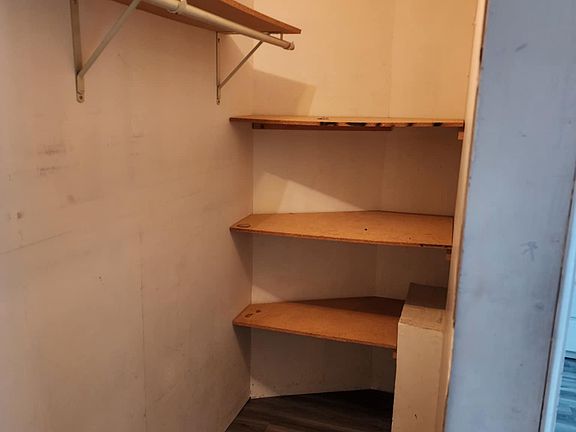 Walk in closet