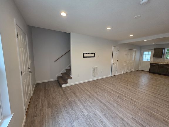 5th image of 3143 Willow Springs Dr NE