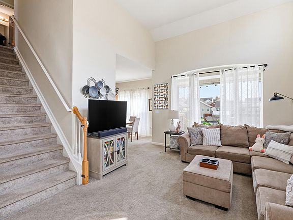 5th image of 305 Long Branch Ln