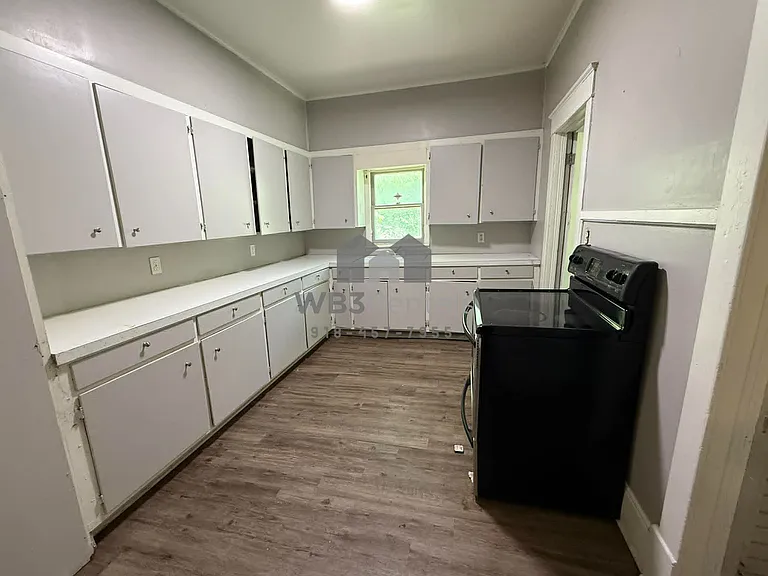 715 Fredonia St — Photo 5