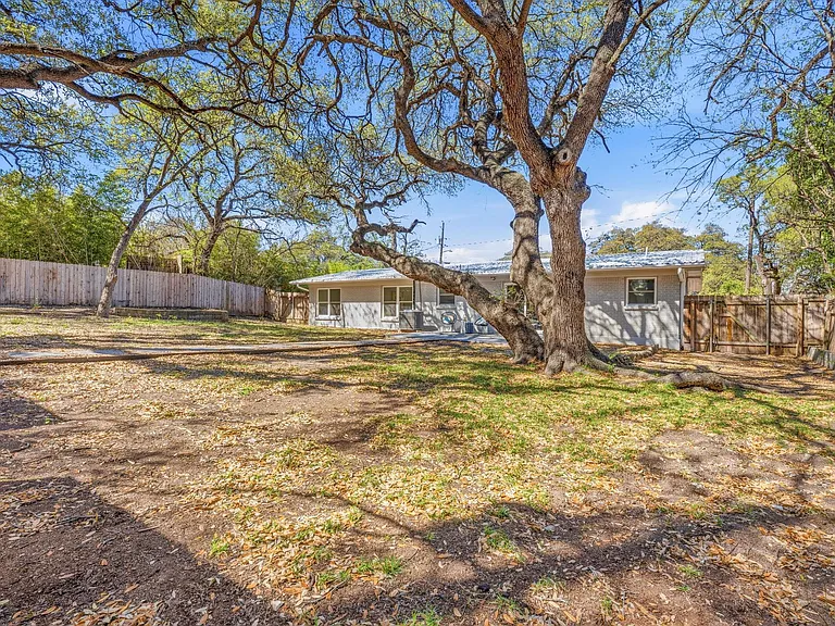 11805 Pollyanna Ave — Photo 23
