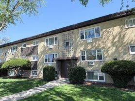 126 W Elizabeth Dr
