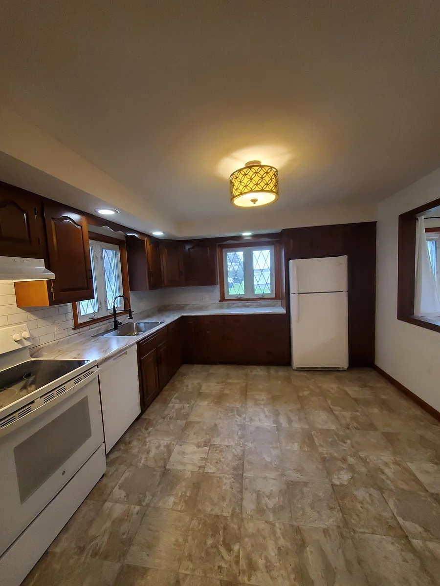 Building Photo - 62 Greenman Ave #RIGHT