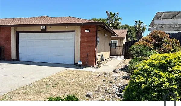 2315 Mandarin Way — Photo 1