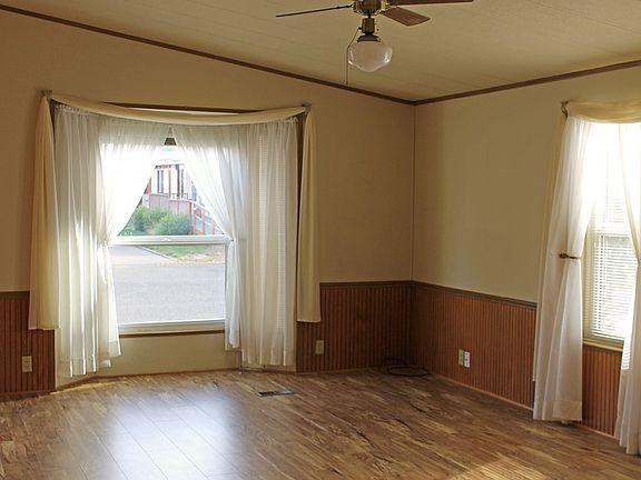 3rd image of 541 NE Troutdale Ave