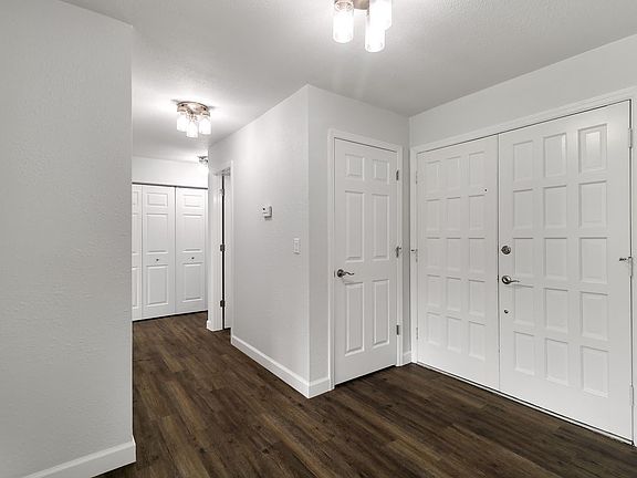 5th image of 18 Woodlake Dr