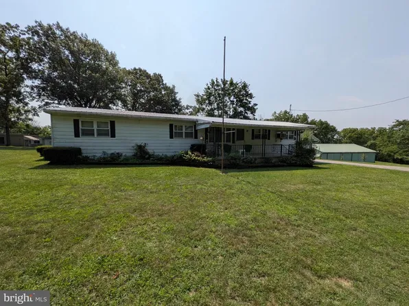 1287 W Springfield Rd, Seven Valleys, PA 17360