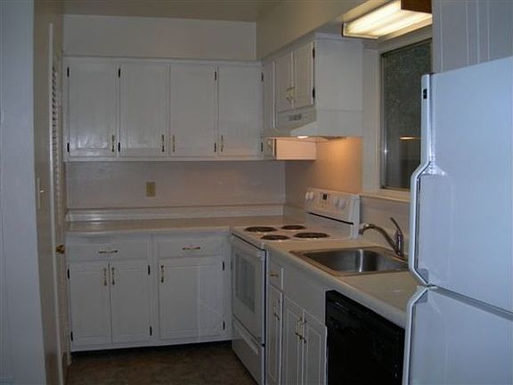 2nd image of 1643 Malibu Pl