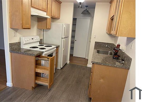 4th image of 1747 Ross Cir