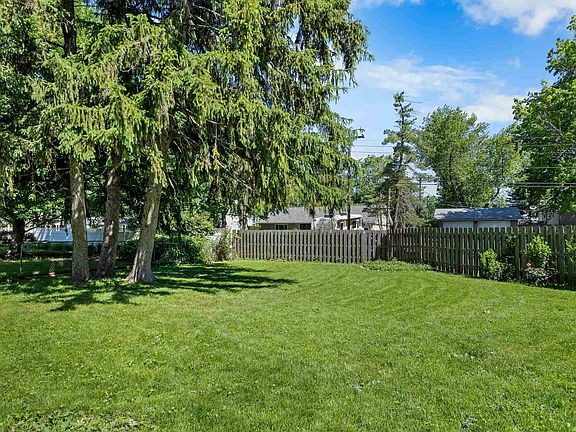 4th image of 30 N Tahoe Ct