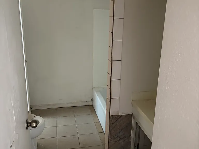 111 S Sycamore St #211 — Photo 5