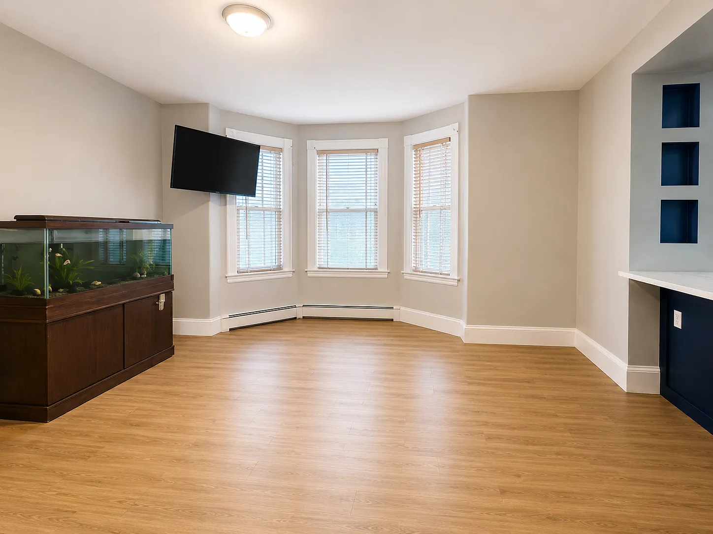 3 bed, 1050 sqft, $2,900 — Photo 3