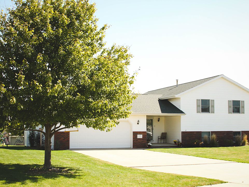 1st image of 2211 Mitchell Dr