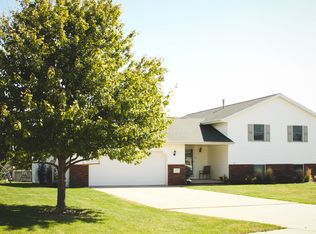 2211 Mitchell Dr, Eureka, IL 61530