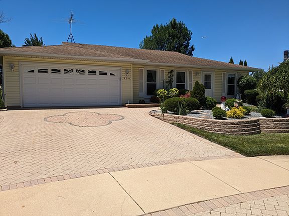 2nd image of 966 W Clearwater St