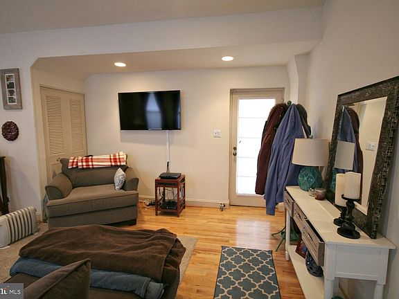 4th image of 1723 Wallace St APT 103
