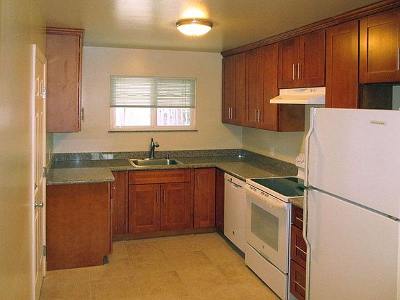 2nd image of 228 E Arbor Ave