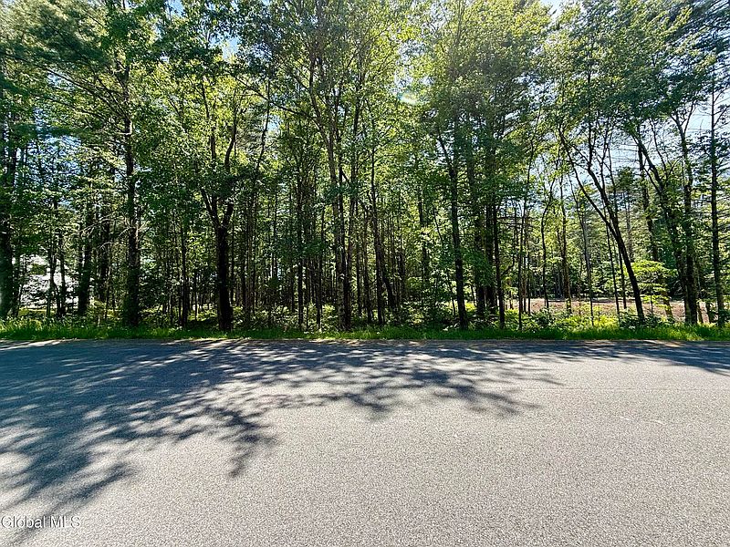 3rd image of 634 Acland Boulevard