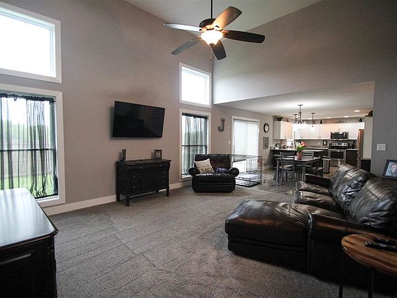 5th image of 7522 Lauren Ct