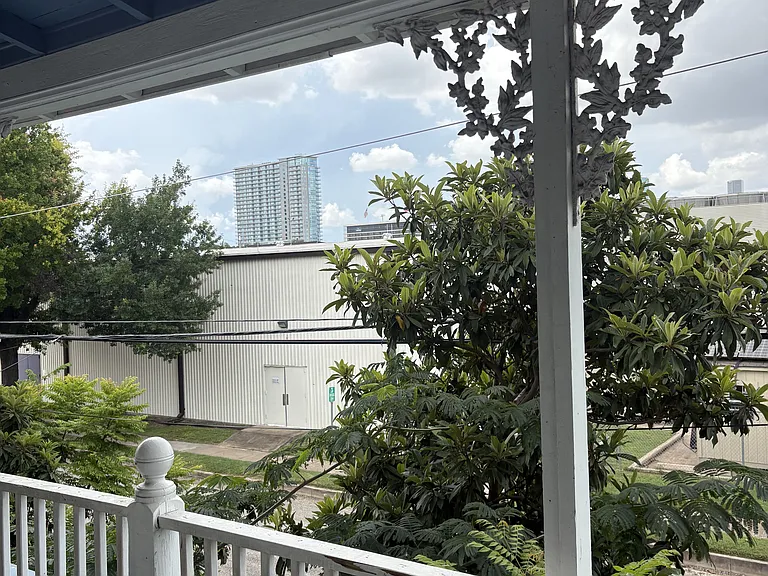 3902 1/2 Austin St — Photo 7