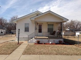 915 N Maple St, Hutchinson, KS 67501