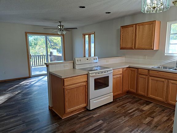5th image of 235 W Wood Ave