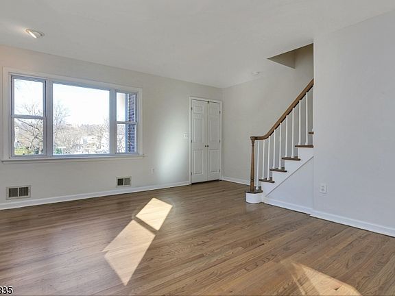 5th image of 420 Academy St