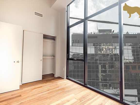 4th image of 656 N Lasalle St