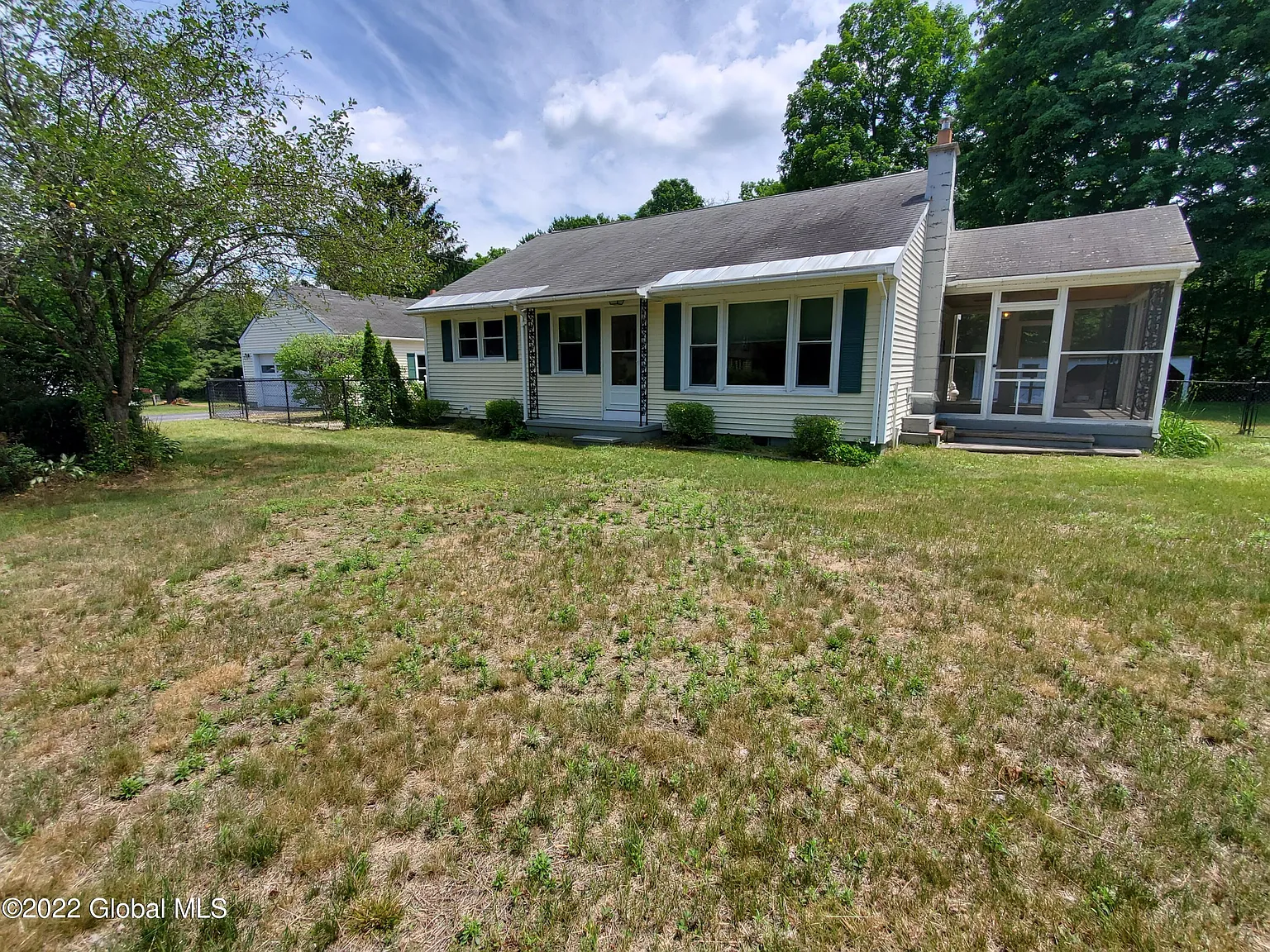 3 bed, 1140 sqft, $2,300 — Photo 3