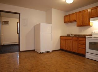 202 66th Ave SW APT 2, Cedar Rapids, IA 52404