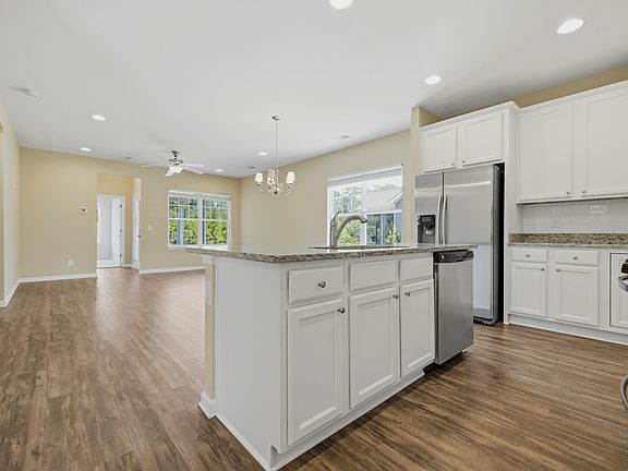 5th image of 909 Cypress Way