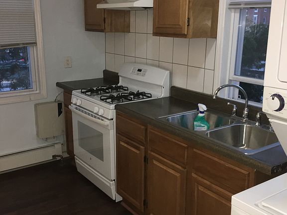 5th image of 335 E Girard Ave