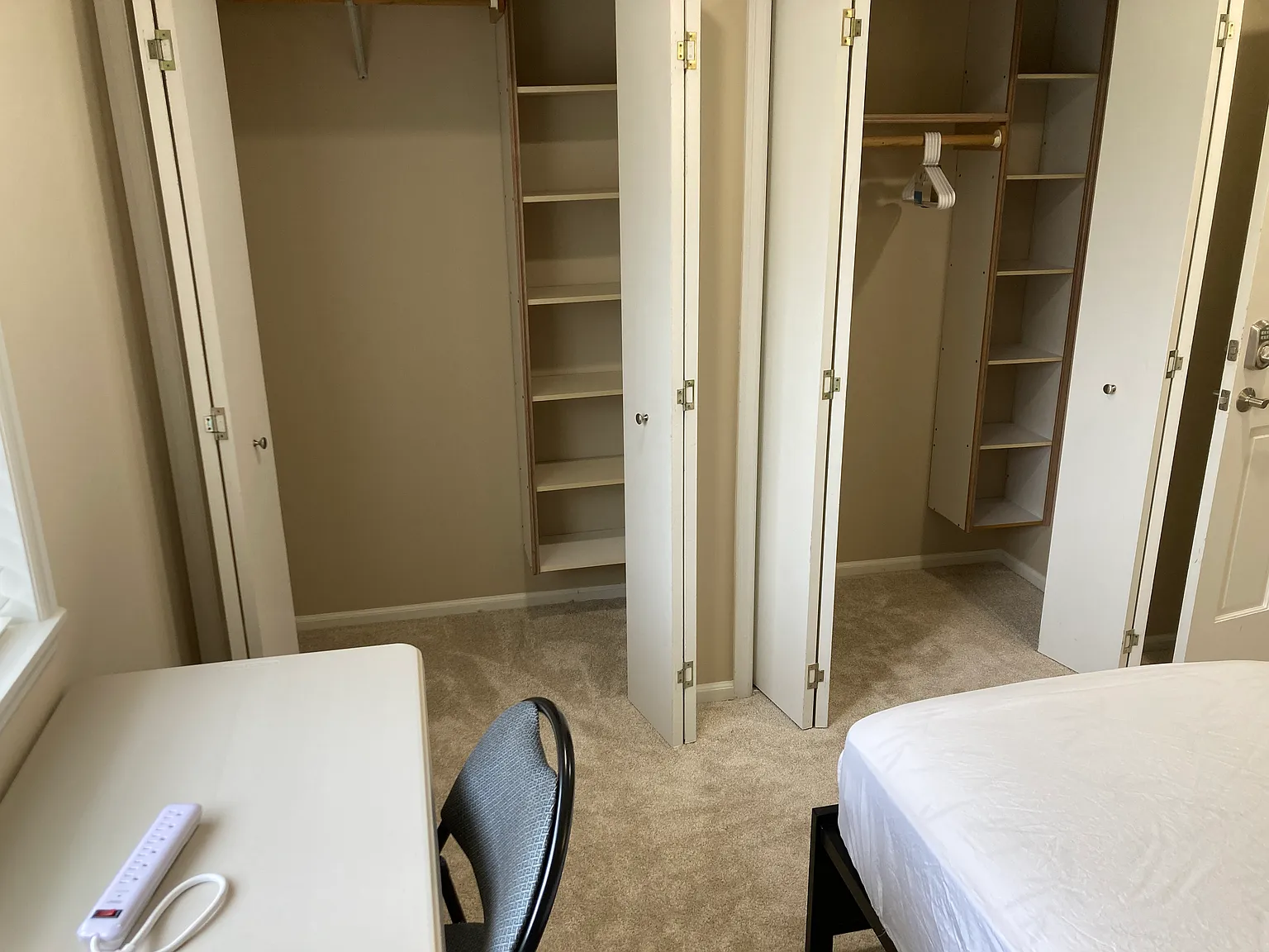 7 bed, 3150 sqft, $900 — Photo 2