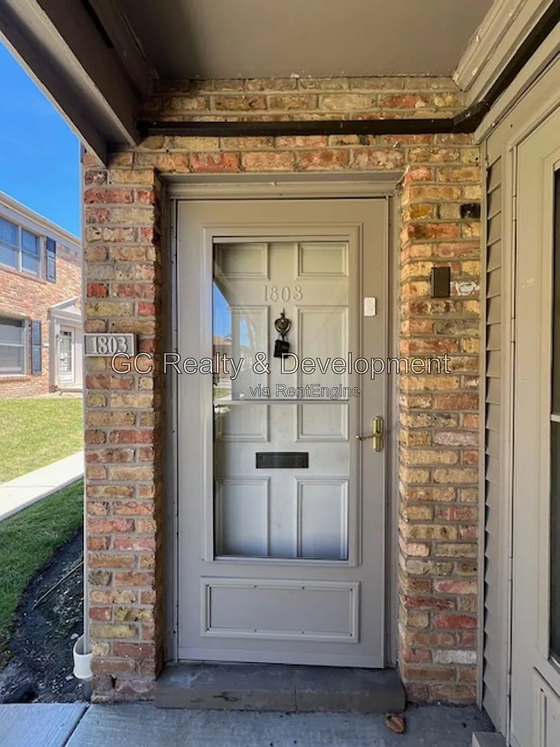 2 bed, 1.5 bath, 1100 sqft, $1,995 — Photo 2