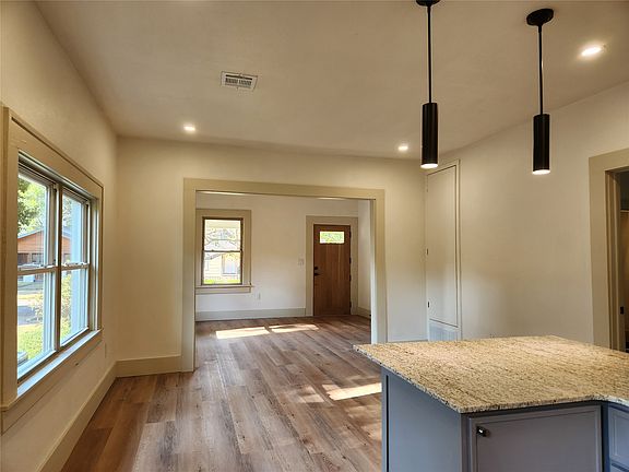 5th image of 2508 E 8th St