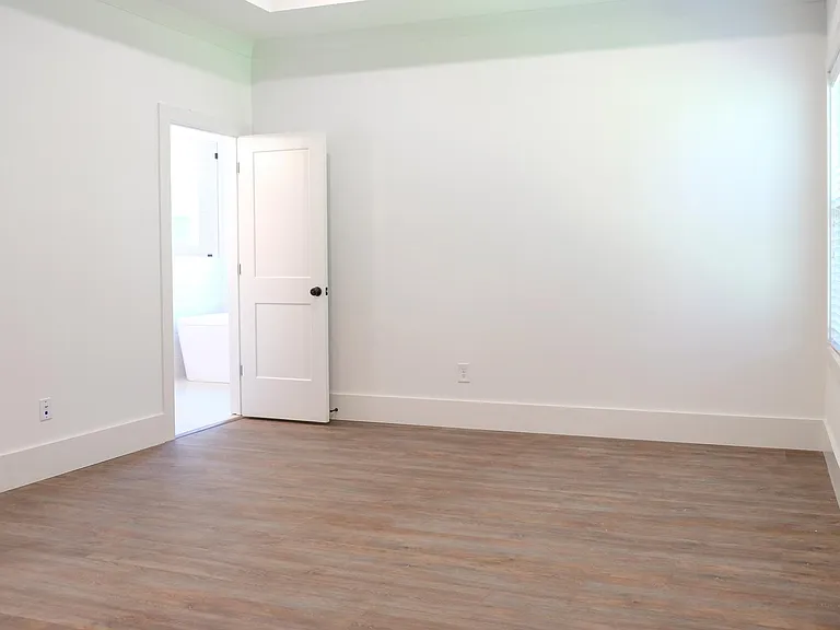 2828 Valley Rd — Photo 16