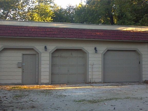 4th image of 1023 Applegrove St NW